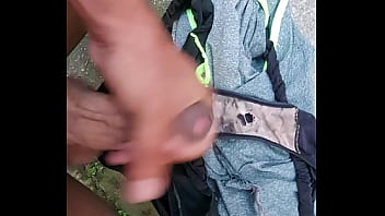 Gozando Na Calcinha Da Cunhada - punheta, soloboy, gozar - Video 2248157