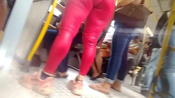 Gostosona Com A Calça Super Apertada