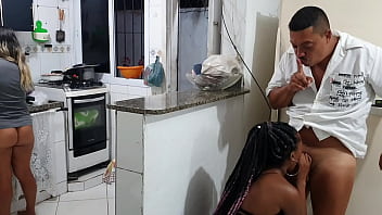 Morando Com O Inimigo !!! Fodi Gostoso A Melhor Amiga Da Minha Esposa Na Cozinha E A Corna Nem Percebeu. Paty Bumbum
