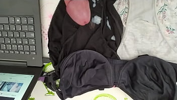 Corrida En Las Bragas De Mi Mujer 166