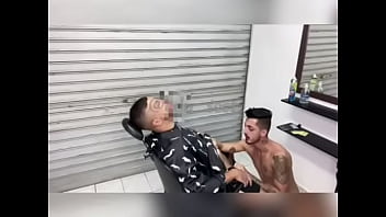 Barber Shop Putao Safado Atendendo Seu Cliente Com Aquela Atendimento Especial