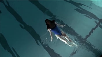 Sexy Swimsuit Girl Swimming (wide Screen)