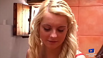 Angie Love, Salope Blonde, Sait S_amuser Avec Deux Bites