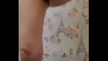 Bañándose Me Enseña Culo Y Panocha Y Su Marido Ni En Cuenta