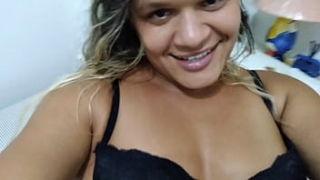 Lockdown o unico de bom que tem para fazer é chamada de video com a Paty Bumbum . 10 minutos 30 reais - 20 minutos 50 reais . Aceita pix no Brasil e paypal no exterior . ( 55) 13 997734140