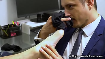 Muscular Hunk Skyy Knox Foot Worshiped By His Buddy In Suit