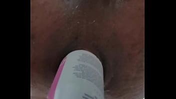 Arrombando O Cuzinho Com Algo Mais Grosso