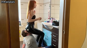 Face-chair For Goddess Kira In Latex Pants - Fullweight Facesitting And Ass Worship