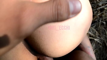 Me Cojen Entre Los Arboles Escondidos