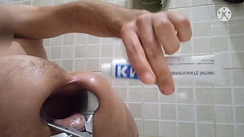 Socou A Mão Com O Especulo No Rabo