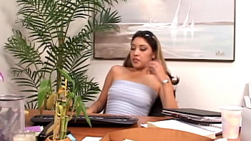 Hottie Babe Sucking Dick