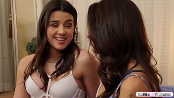 19yo Teen Facesitted By Her Motherinlaw