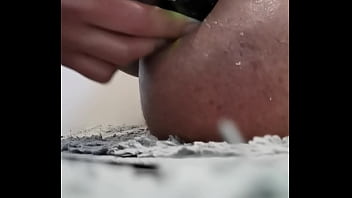 Enfiando A Garra De Cerveja No C_