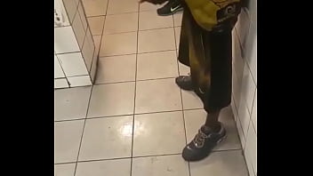 Pegacao No Banheiro - hot, gay, soloboy, gay-sex - Video 2181758