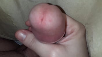 Punheta Em Baixo Do Cobertor - cum, cock, punheta, rola, soloboy, novinho, rola-rosinha - Video 2208975