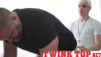 Beefy Bear Coach Fucked By Hot Teen Top Player-twinktop.net