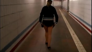 Alice - Fette Schlampe Zeigt Uns Ihren Arsch