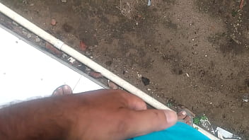 Mijando No Quintal De Casa