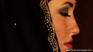 Teasing Dance From Indian Milf And Shows Her Body