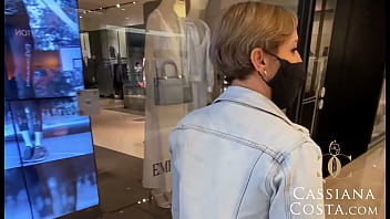 Passeando No Shopping Encontrei Um Amigo E Adivinhem? Sentei No Pau Duro Dele Até Ele Me Virar E Foder Meu Cu