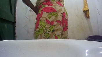 Mijando No Escuro So Com A Lanterna