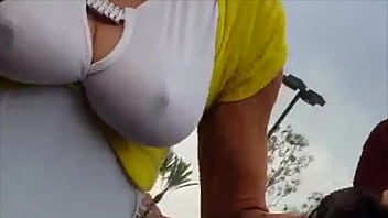 Loca Enseñando Pezones