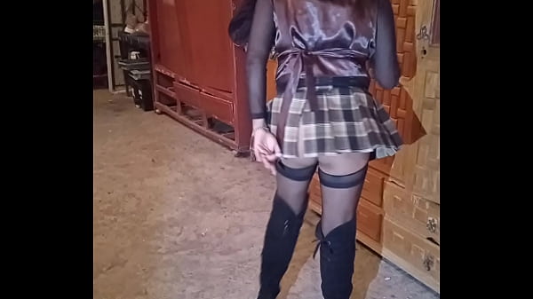 Vestida De Colegiala Para Ir Al Club