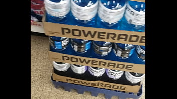 Chica En La Tienda Le Encanta Mostrar La Tanga