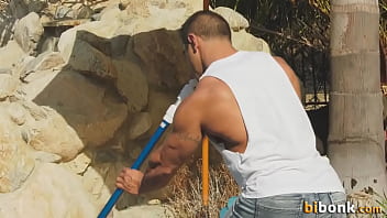 Bicurious Guy Eats Babes Pussy