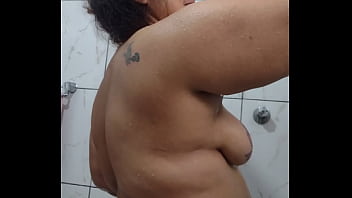 Mary Esposa Cadelinha No Banho Antes Do Trabalho