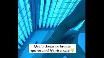 Ana Mosconi Bronzeando
