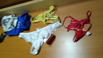 Me La Mano Con Su Hilo Blanco