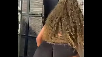 Gata Funkeira Rebolando No Baile Funk