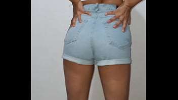 Lo Provoco Con Mis Shorts Y Me Termina Follando De Perrito