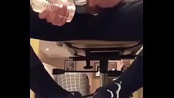 Se Pajea En El Trabajo Para Liberar Estrés (