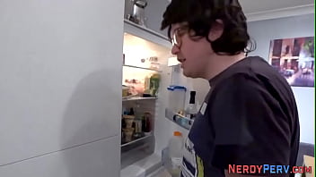 Yorkshire Geek Licks Cunt And Gets Sucked