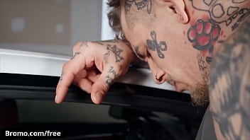 Alt Inked (bo Sinn) Makes Corporate Bear His Lil Bottem In The Parking Lot - Bromo