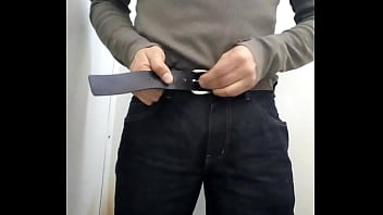 Orinando En Baño Publico