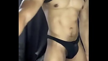 Delicioso Macho En Calzon Negro