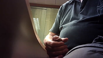 Cascándomela En El Despacho