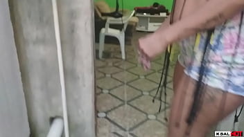 Ksal Hot Sai Para Procurar Um Lugar Para Fuder Na Rua, E Acha Uma Casa Abandonada, O Dono Chega Na Hora Da Foda E Come A Buceta Da Safada Da Danny Hot Também