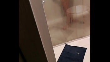 Bañándose Para Salir Con Su Novio