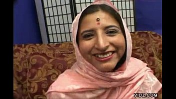 Indian Threesome - Hardcore-blowjob-threesome-pussyfucking-indian