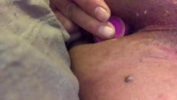 Consolador Rosa De Látex En Ano Excitado De Carne