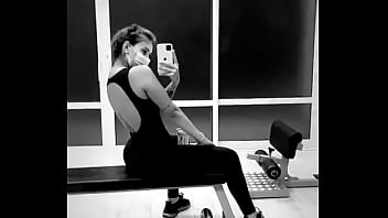 Puta Mosconi Exibindo-se