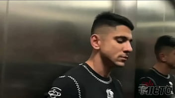 Flerte No Elevador Com Lucas Mancinni