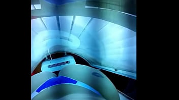 Na Maquina De Bronzeamento Me Exibindo - Bunda Gigante Sentando Gostoso - - Participe Dos Meus Vídeos -