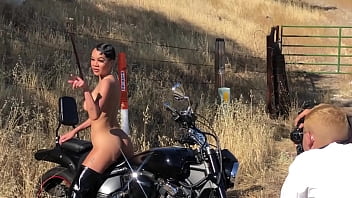 Light Skin Black Girl Has The Prettiest Titties On The Internet