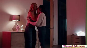 Sarah Watch Liv Taste Her Wet Pussy