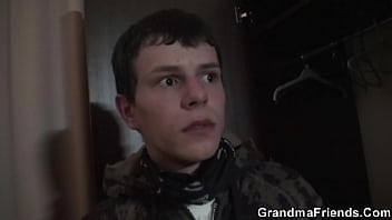 Robbery Leads To Threesome With Hot Mommy